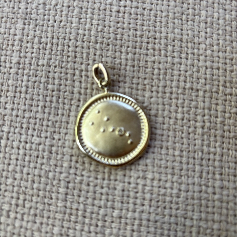 NWOT Kendra Scott  “Taurus” Zodiac Coin pendant/charm - gold